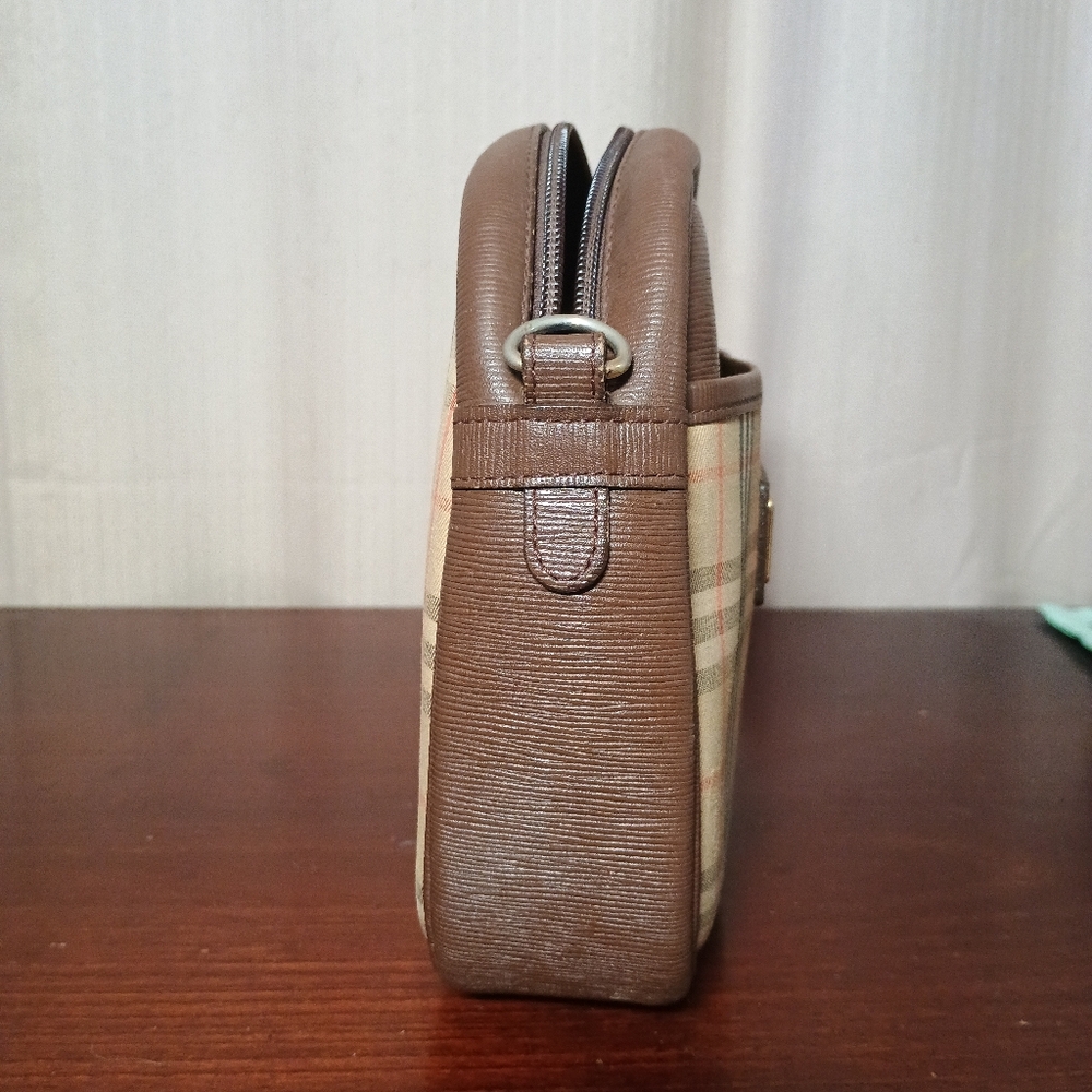Burberrys Nova Check Shoulder Bag - Picture 4 of 7